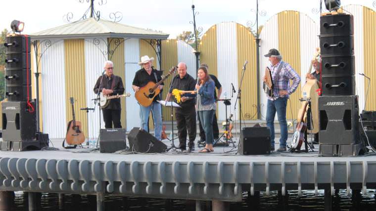 The Good Brothers-Music on the Barge