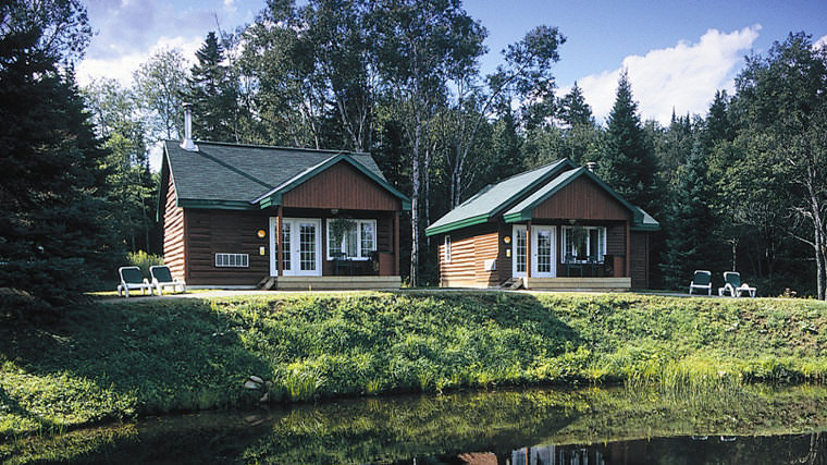 Adventure Lodge Resort In Whitney 5km From Algonquin Park