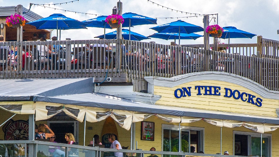 pub-on-the-docks-patio - Muskoka Tourism